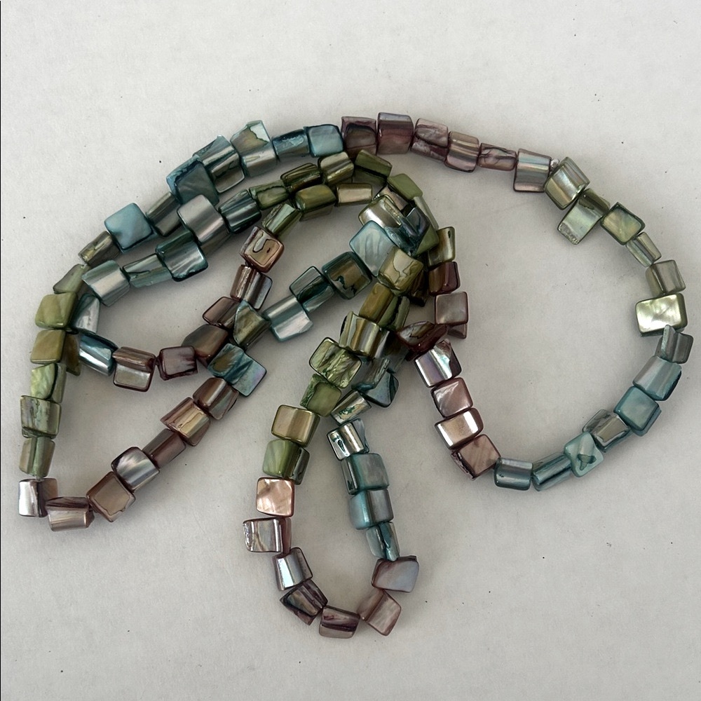 Multicolor Shell Bead Necklace - Picture 5 of 5